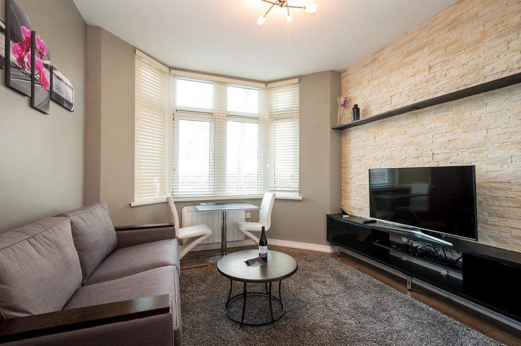 Aaron Wise Apartments Cardiff Room photo
